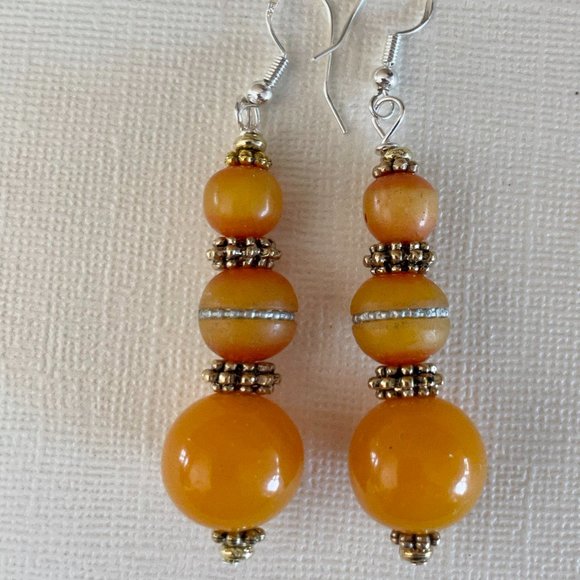 Moroccan Berber. Honey copal & cherry Copal resin beads in different shapes - Picture 6 of 9